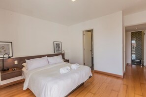 2 quartos, ferros/tábuas de passar roupa, Wi-Fi, roupa de cama