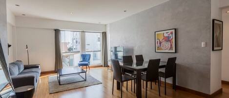 Televisio, stereot, työhuone