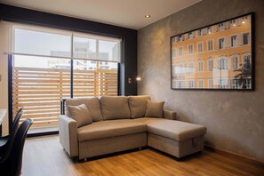 TV, stereoanlegg og kontorer