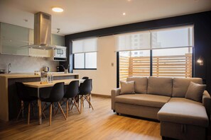 TV, stereoanlegg og kontorer