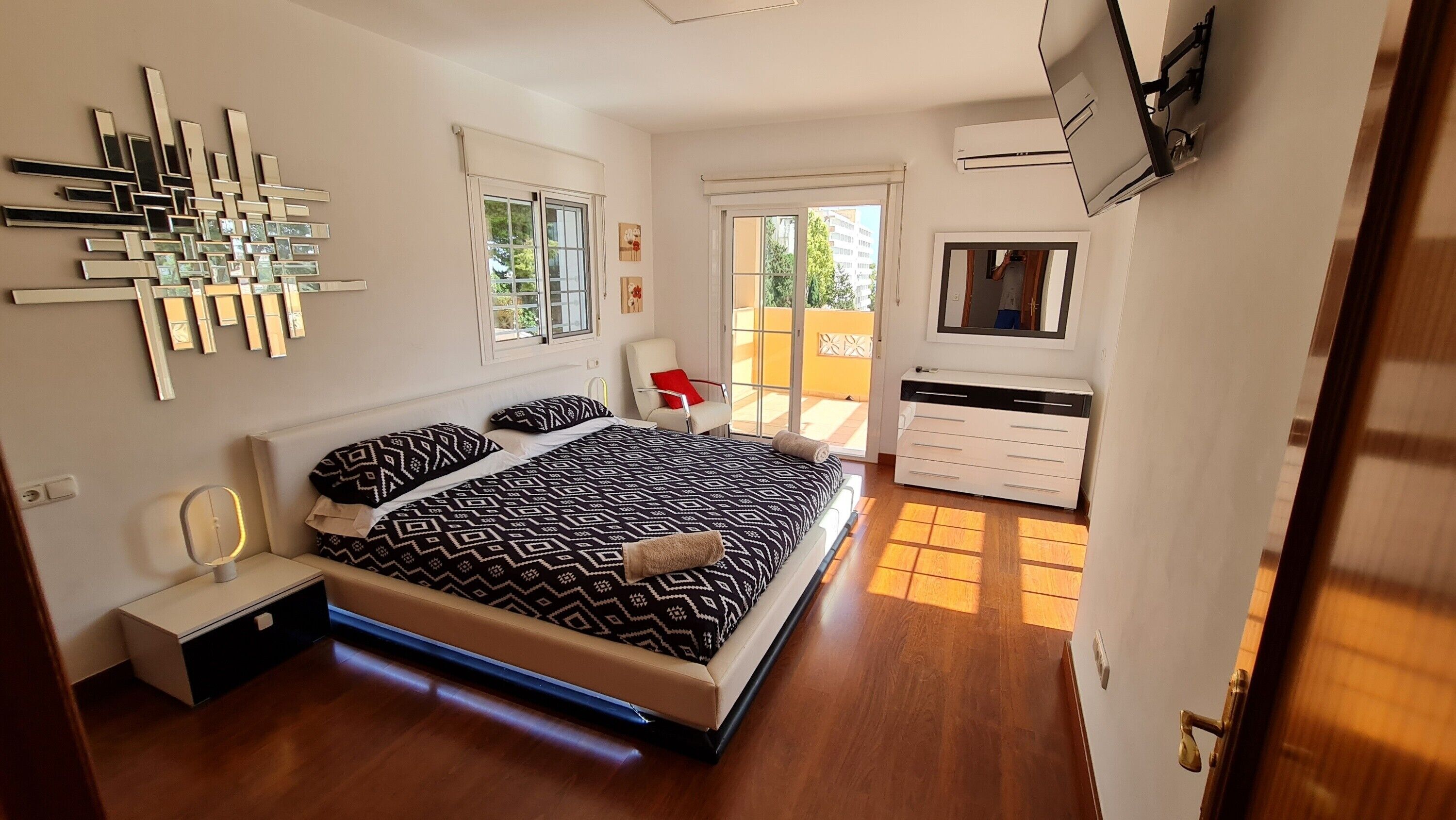 5 bedrooms, iron/ironing board, free WiFi, bed sheets