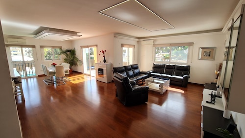 Stunning Villa Paraíso with Pool, Hot Tub, Wi-Fi & Air Conditioning