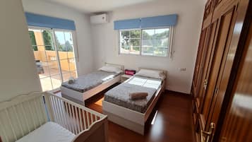 5 bedrooms, iron/ironing board, free WiFi, bed sheets