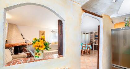 Cosy House in Cannigione with Terrace, Mountain Views