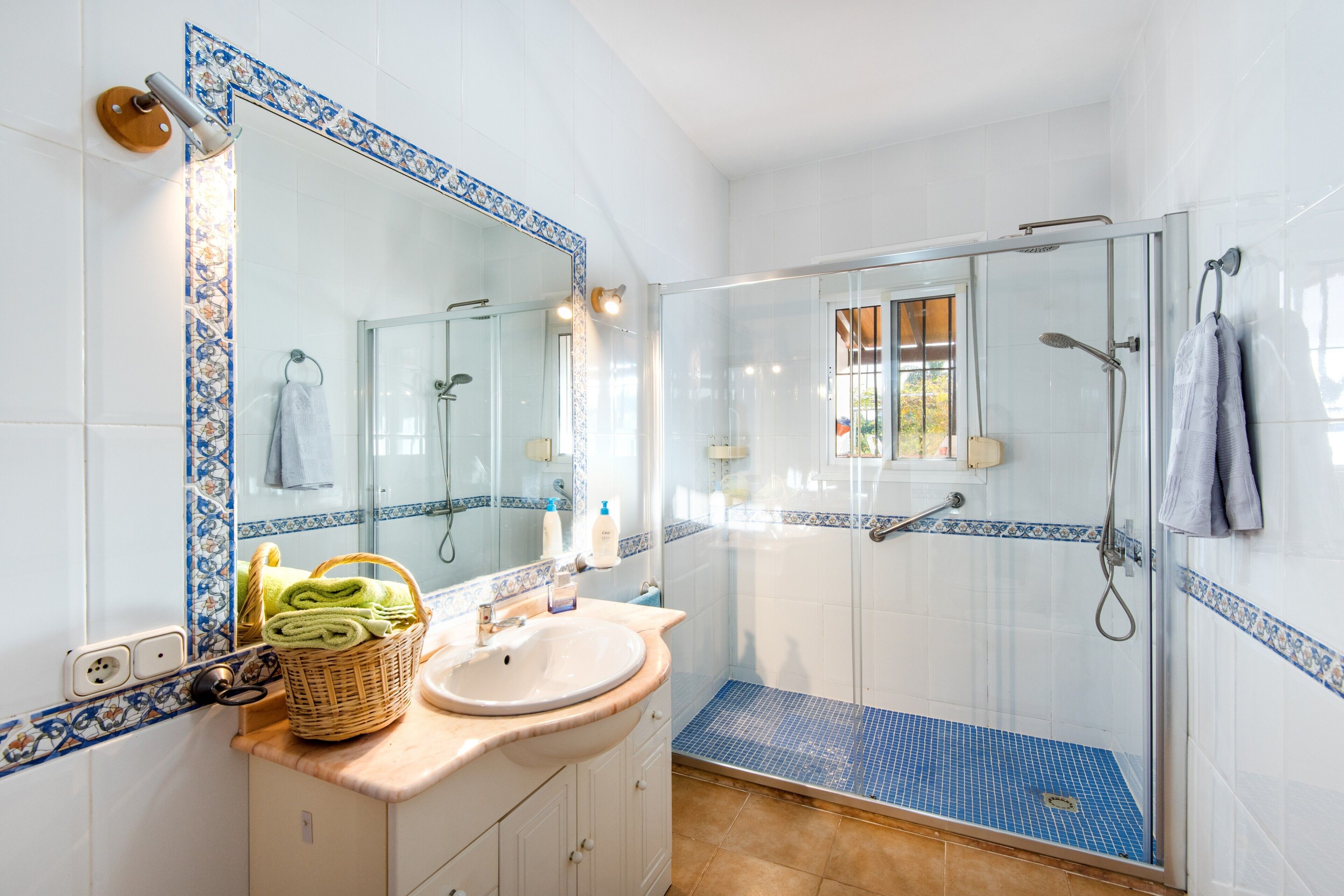 Bathtub, hair dryer, towels