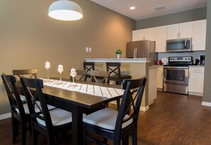 Casa (8907 Shine Dr, Kissimmee FL 34747) | Cozinha privada | Geladeira, micro-ondas, cooktop, lava-louças