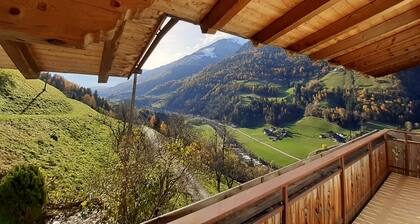 Cosy Strickerhof Apartment 1 with Mountain View & Balcony