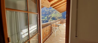 Accogliente appartamento Strickerhof 1 con vista sulle montagne e balcone