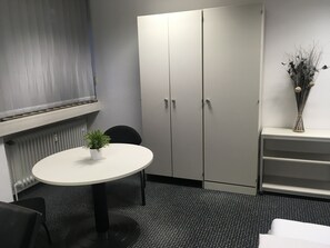 Living area - Hostel Hamm by Geronimo (Hamm)