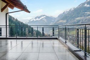 Property grounds - Apartment "Hofschenke Pfeiftal Bergblick" with Terrace, Garden & WLAN (St. Martin in Passeier)