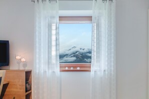 Interior - Apartment "Hofschenke Pfeiftal Hofblick" with Terrace, Garden & WLAN (St. Martin in Passeier)