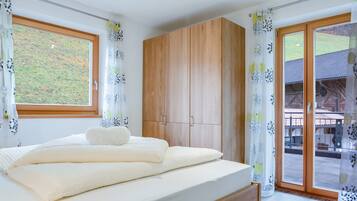 1 bedroom, free WiFi, bed sheets