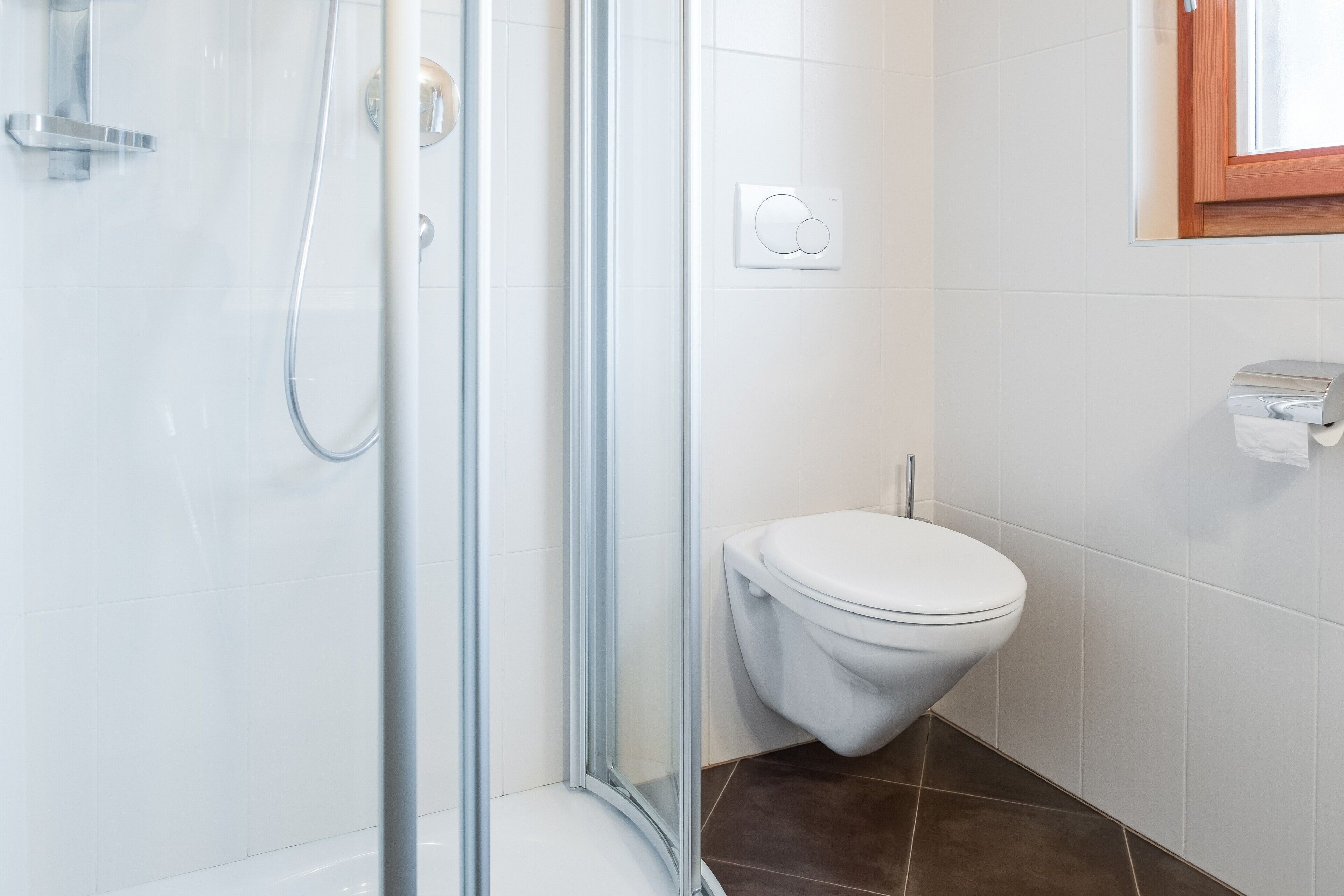 Een douche, een haardroger, handdoeken