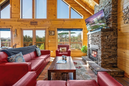 Family Lodge, Fire Pit, Theater, Game Room, Hot Tub, Grill