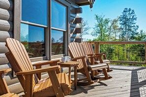 Terrace/patio - Smoky Mtn Lodge | Private Theater, Game Room & Hot Tub | Dogs Welcome (Sevierville)
