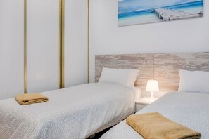 3 bedrooms, iron/ironing board, free WiFi, bed sheets - Three Bedroom Apartment Near Santa Cruz with Balcony & Wi-Fi (Santa Cruz de Tenerife)