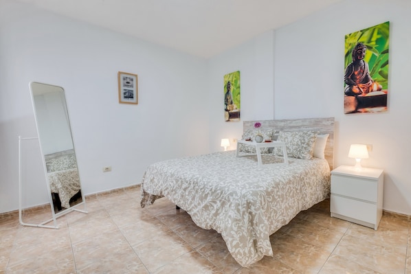 3 bedrooms, iron/ironing board, free WiFi, bed sheets