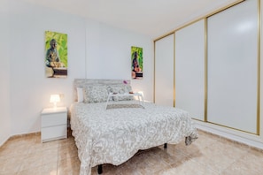 3 bedrooms, iron/ironing board, free WiFi, bed sheets