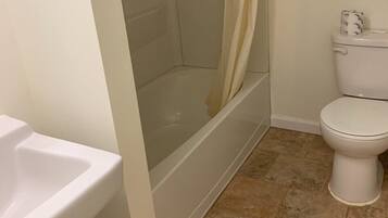 Ducha y bañera combinadas y toallas