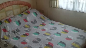 3 bedrooms, iron/ironing board, bed sheets