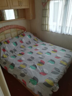 3 bedrooms, iron/ironing board, bed sheets