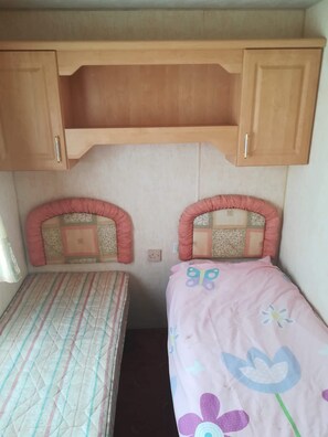 3 bedrooms, iron/ironing board, bed sheets