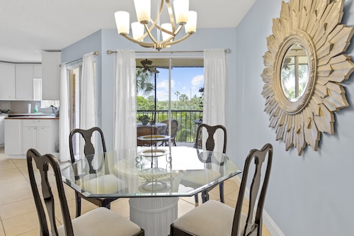 Close Beach. Heated Pool & Hot Tub, Tennis; Walking distance to all conveniences