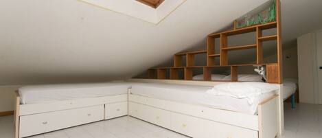 3 bedrooms, bed sheets