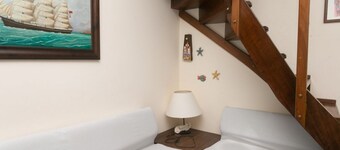 M134 - Marcelli, four-room apartment with terrace 50 meters from the sea