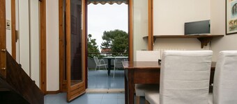 M134 - Marcelli, four-room apartment with terrace 50 meters from the sea