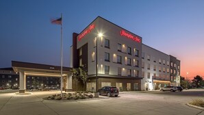A modern hotel with a flat roof, multiple floors, and a welcoming entrance. - Hampton Inn Columbus NE (Columbus)