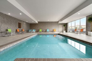 Indoor pool - Home2 Suites by Hilton Norfolk Airport (Norfolk)