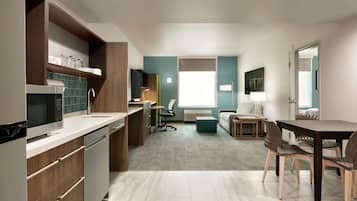 Suite, 1 King Bed, Accessible, Bathtub | In-room safe, individually decorated, individually furnished, free WiFi