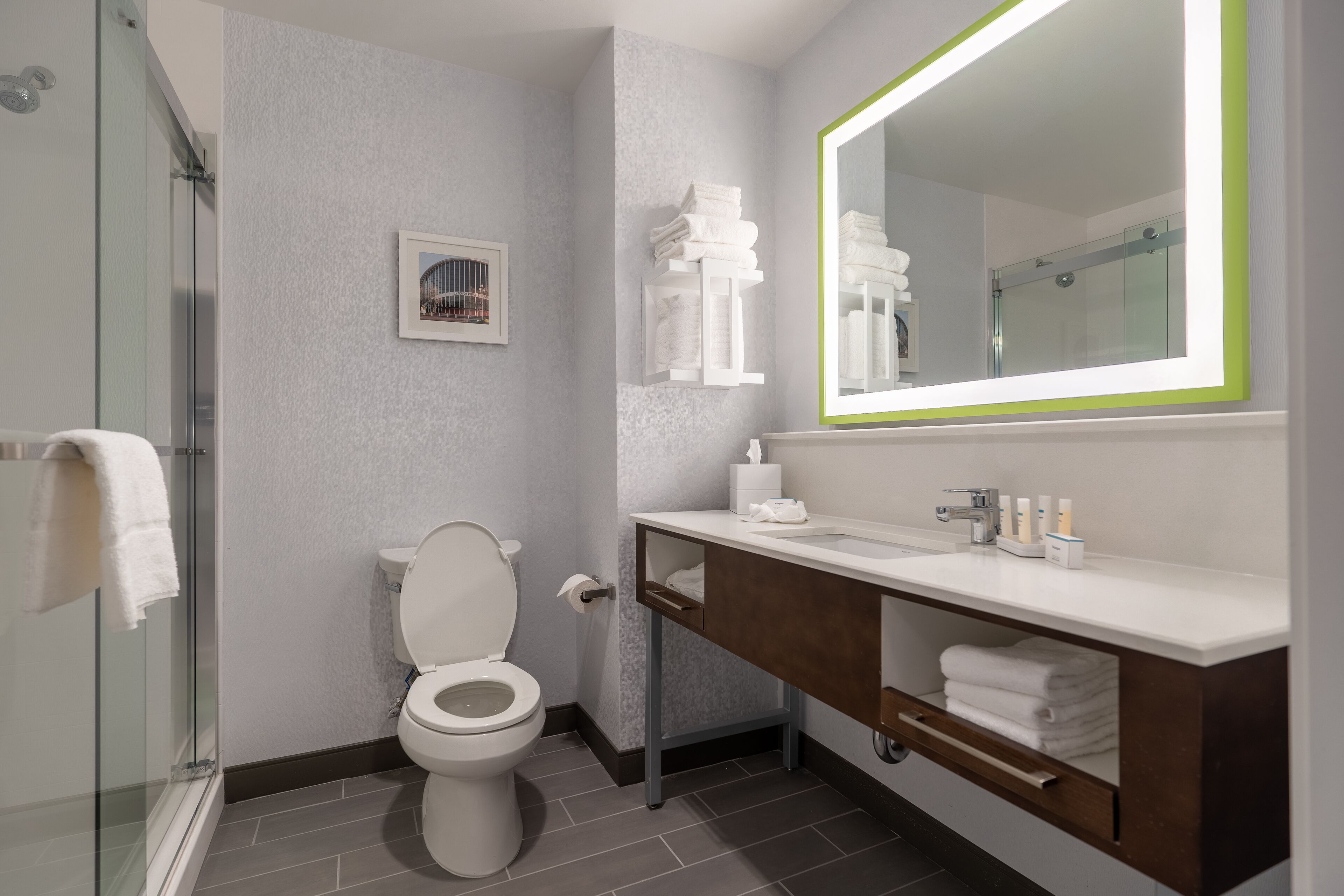 hydromassage showerhead, free toiletries, hair dryer, towels