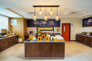 Free daily buffet breakfast - Hampton Inn & Suites Imperial Beach San Diego (Imperial Beach)