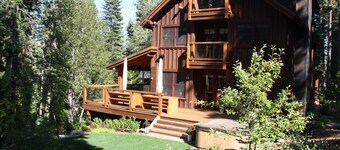 Stunning Private Compound with Hot Tub, Nearby Beach, Flat Lawn, Ski in/out