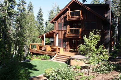 Stunning Private Compound with Hot Tub, Nearby Beach, Flat Lawn, Ski in/out