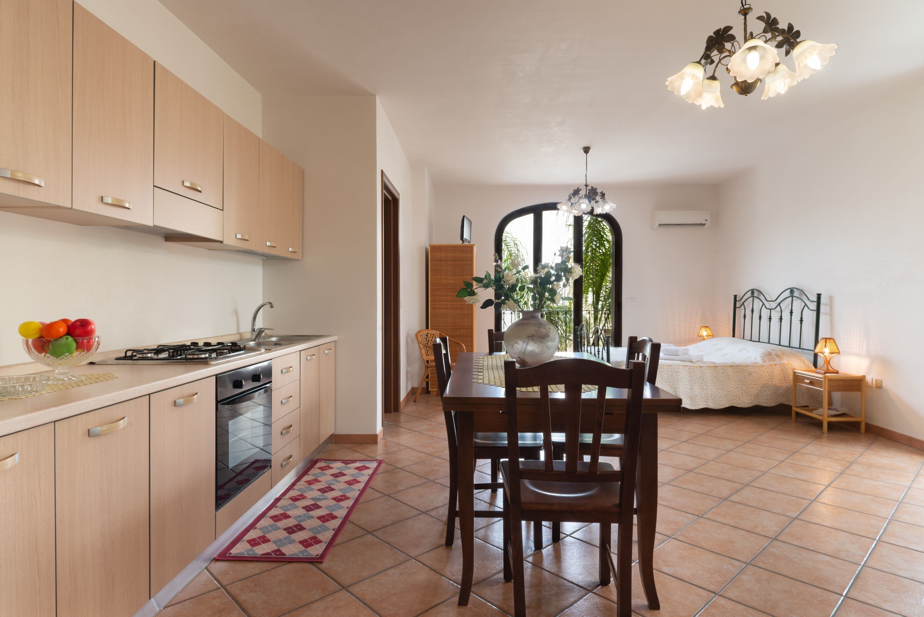 Frigorifero, forno, piano cottura, pentole/stoviglie/utensili