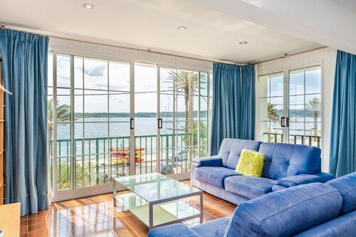 Casa Ullastre de Fornells direkt am Meer mit Terrasse und Meerblick; Straßenparkplätze vorhanden