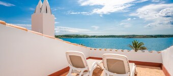 Bonita Casa Ullastre de Fornells con terraza y vistas al mar; hay aparcamiento en la calle