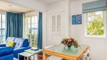 Fernseher, Kamin, DVD-Player, Stereoanlage