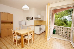 Fridge, oven