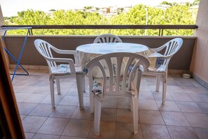 Outdoor dining - S220 - Sirolo, three-room apartment in the center with terrace (Sirolo)