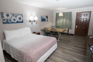 Deluxe Single Room | Individually decorated, laptop workspace, blackout drapes, free WiFi - Shady Rest Motel (Arapahoe)