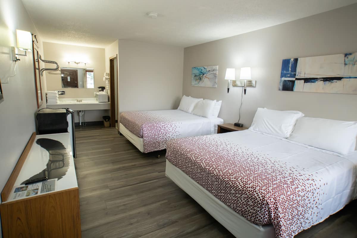 Deluxe Double Room | Individually decorated, laptop workspace, blackout drapes, free WiFi