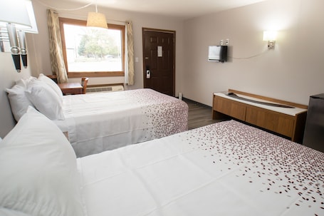 Family Double Room | Individually decorated, laptop workspace, blackout drapes, free WiFi