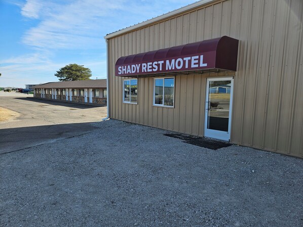 Exterior - Shady Rest Motel (Arapahoe)