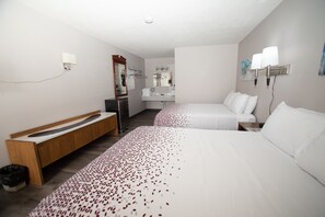 Deluxe Double Room | Individually decorated, laptop workspace, blackout drapes, free WiFi - Shady Rest Motel (Arapahoe)