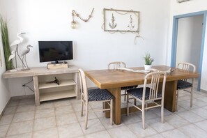 Dining - M263 - Marcelli, three-room apartment with portico facing the sea (Marcelli)