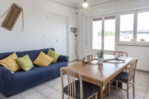 Interior - M263 - Marcelli, three-room apartment with portico facing the sea (Marcelli)